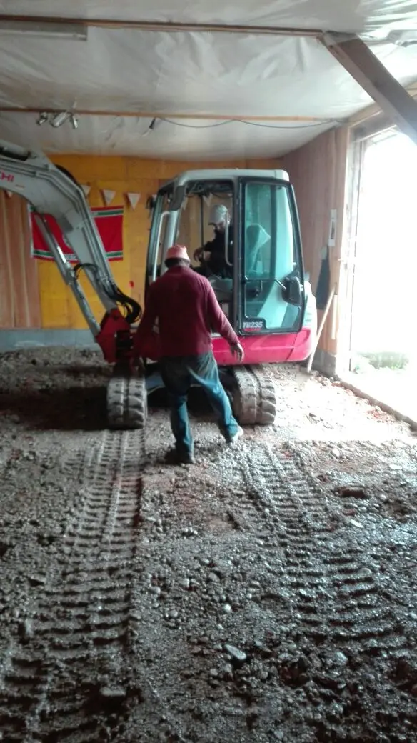 Einblick in Neuer Boden für die Festhalle